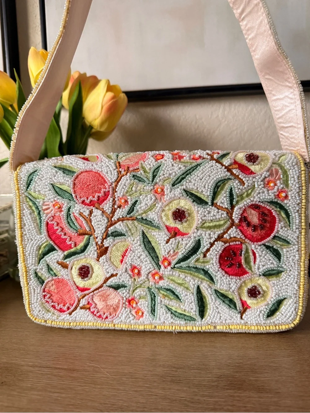 Viral handmade beaded shoulder bag vibrant peach floral pattern - Picture 5 of 5